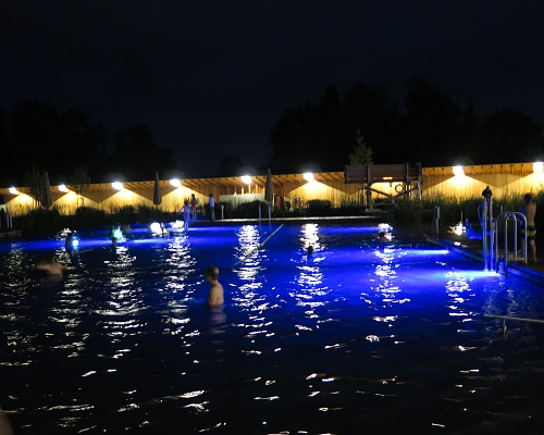 Nachtbaden Schwimmen bis 23 Uhr - angenehmes Badeerlebnis